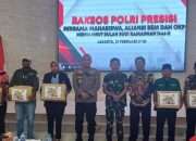 Polres Teluk Bintuni Bagikan 100 Paket Sembako Sambut Ramadhan 1446 H