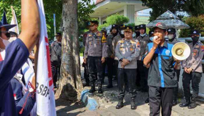Polres Jombang Gelar Pengamanan Peringatan Hari Buruh Internasional (May Day) 2025