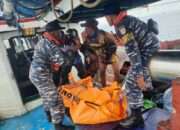 Prajurit Lanal Banyuwangi Bersama Tim SAR Gabungan Temukan Korban Laka Laut di Perairan Probolinggo