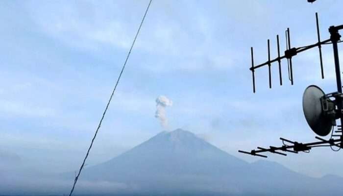 Kembali Erupsi dan Letusan Setinggi 700 Meter Terjadi Pada Gunung Semeru