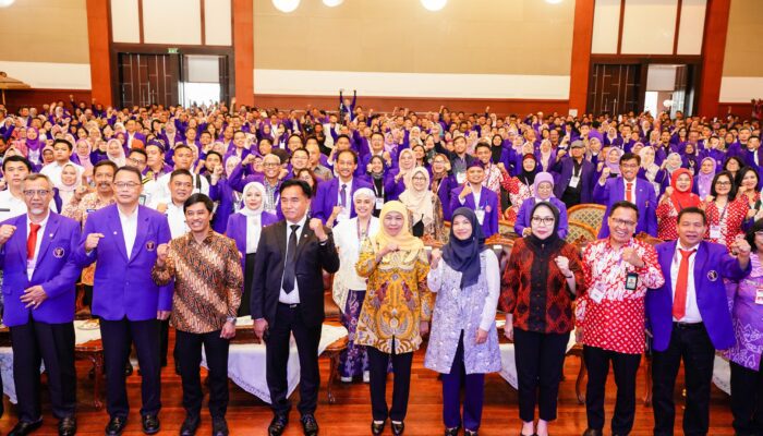 Gubernur Khofifah Optimis Dokter Gigi Akan Tersebar Merata di Seluruh Puskesmas dan Layani Masyarakat Jatim  “Ajak PDGI Tuntaskan Masalah Kesehatan Gigi dan Mulut Masyarakat”