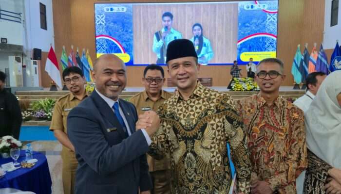 Rektor UHT Hadiri Kuliah Tamu Menteri Transmigrasi RI di Institut Teknologi Sepuluh Nopember Surabaya ITS: Bahas Transmigrasi untuk Generasi Emas Indonesia