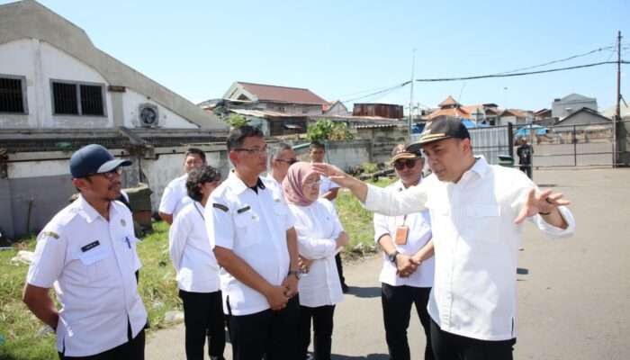 Wali Kota Eri Cahyadi Sidak Wisata Religi Sunan Ampel, Larang Parkir di Jalan Pegirian