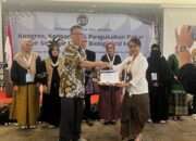 Dekan FKG UHT Dikukuhkan sebagai Pakar Biologi Oral dalam Kongres Nasional di Padang