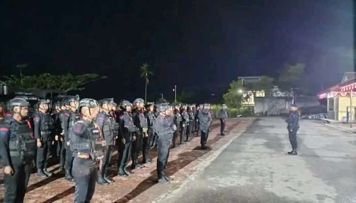 100 Personel Brimob Polda Papua Barat Diterbangkan ke Sorong untuk ikut mengamankan situasi di Kota Sorong