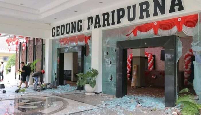 Polres Kota Madiun Melakukan Tindak Pengamanan Guna Cipta Kondisi Paska Unjuk Rasa DPRD Kota Madiun
