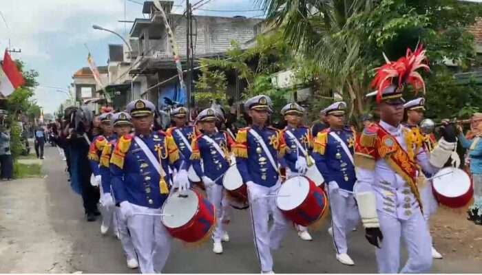Gema Maritim Menggetarkan Lamongan: Drum  Band Corps Gita Jalasena UHT Bersinar di Hikam Celebration