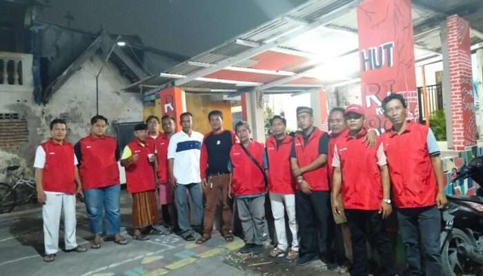 Warga dan Karang Taruna RW 2 Simolawang Kompak Jogo Kampung dalam Semangat “Kampung Pancasila”