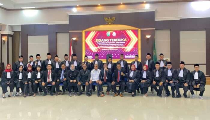 25 Calon Advokat Resmi Disumpah di Pengadilan Tinggi Surabaya, Didahului Sosialisasi e-Court dan Dihadiri Pimpinan AdvoKAI Pusat dan Jawa Timur