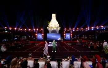 Pesona Motif Wader Kesit di Banyuwangi Batik Festival, Bupati Ipuk: Simbol Semangat Angkat Wastra Banyuwangi ke Panggung Nasi