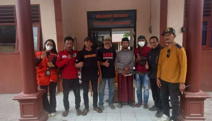 Peduli Semeru Bersama Indonesia Sehat Salurkan Bantuan Kepada Korban Erupsi