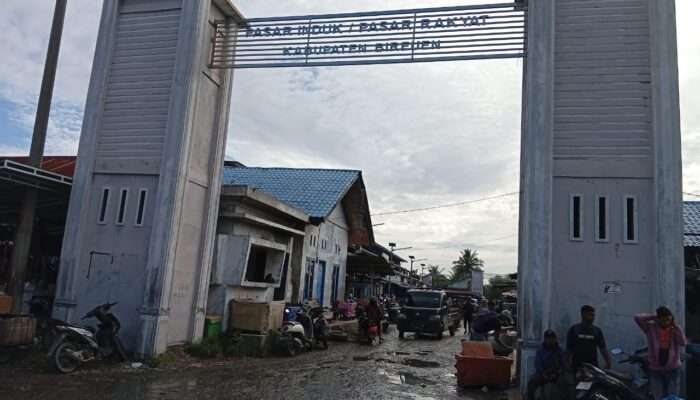 Pasar Rakyat Cureh Terdesak Pedagang Liar, Ketika Ketertiban Melemah dan Keadilan Ekonomi Pedagang Resmi Dipertaruhkan