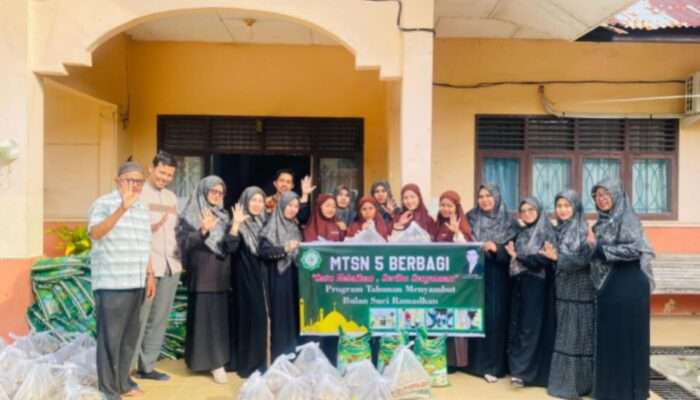 Sambut Ramadan 1447 H dengan Kepedulian, MTsN 5 Bireuen Gelar Program Berbagi Sembako: Wujud Pendidikan Karakter dan Solidaritas Sosial