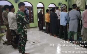 Prajurit dan Masyarakat Cilodong Bersatu dalam Tarawih TMMD Ke-127