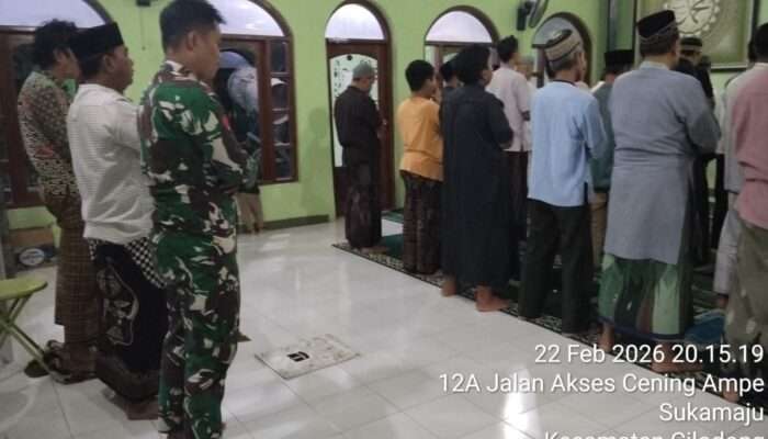 Prajurit dan Masyarakat Cilodong Bersatu dalam Tarawih TMMD Ke-127