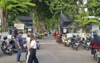 Menjelang Bulan Ramadhan TPU Ngagel Rejo Ramai para Peziarah, Begitu Pula Para Pedagang Meraup Rejeki