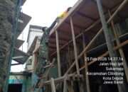 Sinergi TNI-Polri dan Warga, Tiga RTLH di Cilodong Dikebut