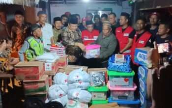 Bupati Bireuen Bersama Ketua PMI Salurkan Bantuan Kemanusiaan untuk Korban Kebakaran di Jeunieb