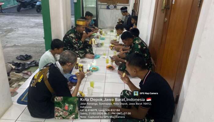 Di Tengah Pembangunan RTLH, Satgas TMMD Pererat Silaturahmi Lewat Tarawih