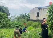 Satgas TMMD Kodim 0508/Depok Gotong Royong Bersihkan Lingkungan Warga di Tirtajaya