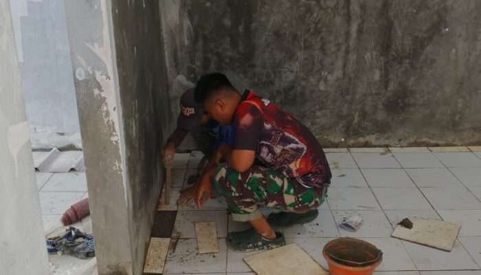 Sinergi TNI dan Warga Percepat Renovasi Rumah Tidak Layak Huni